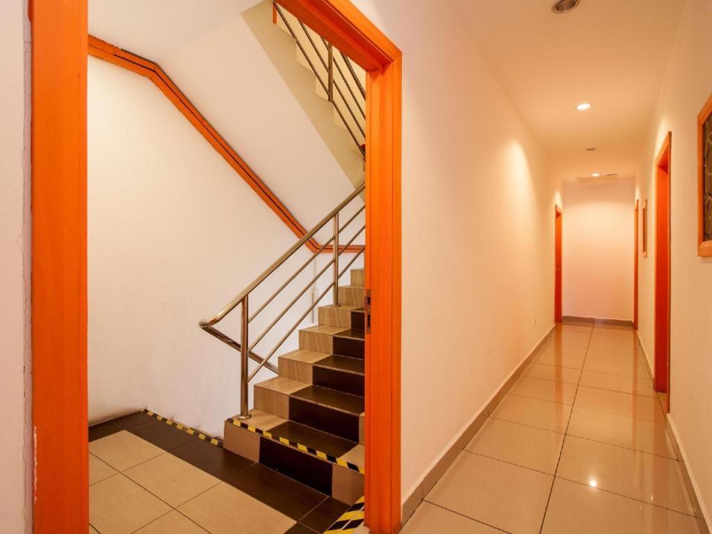 1 Hotel Taman Connaught Kuala Lumpur Buitenkant foto